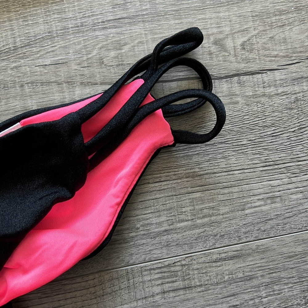 Bikinis - Picture 3 of 8